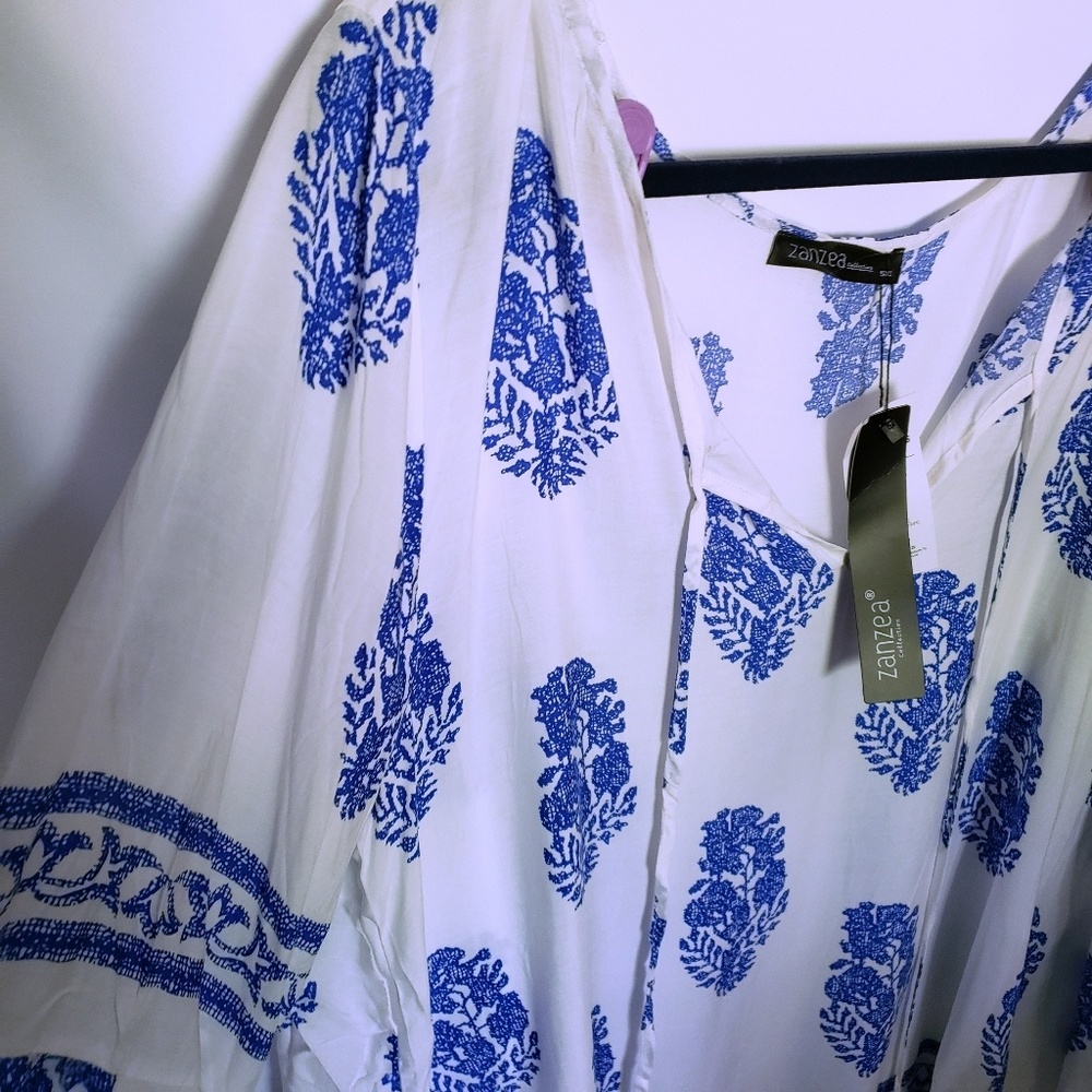 Delft blue & white bell sleeve boho peasant top - Picture 3 of 6